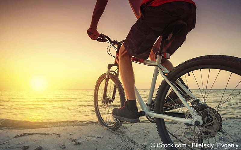 Mann fährt Fahrrad Mann fährt Fahrrad