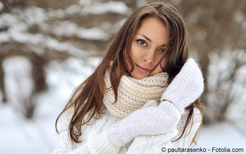Frau mit Winterpullover Frau mit Winterpullover