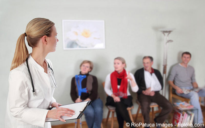 Patienten im Wartebereich Patienten im Wartebereich